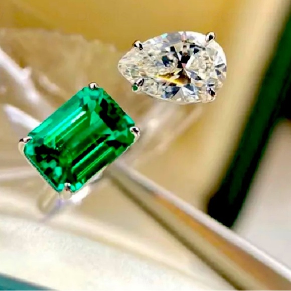 GREEN EMERALD & DIAMOND ADJUSTABLE RING - Picture 2 of 6